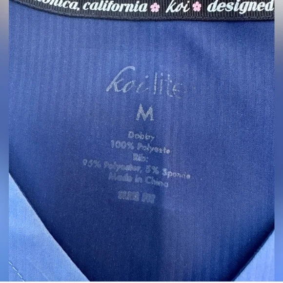 Women's Koi Lite Ombre Blue Scrub Top Size M - Picture 5 of 5